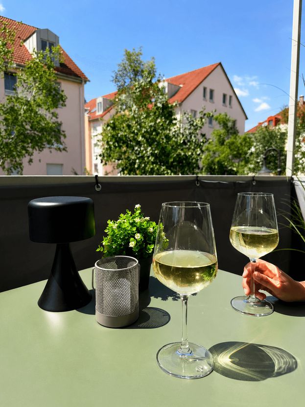Balkon mit Blick ins Grüne – ideal zum Entspannen nach einem Tag in Dresden