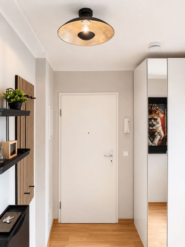 Eingangsbereich mit Garderobe der möblierten Wohnung Dresden-Zschertnitz